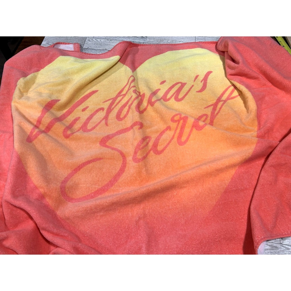 Victoria Secret Limited Edition Vintage Beach Towel Heart Logo Pink Yellow 60x30